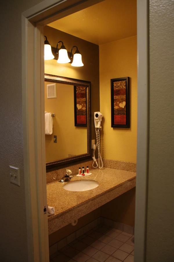 Baymont By Wyndham Yakima Riverfront Exterior foto
